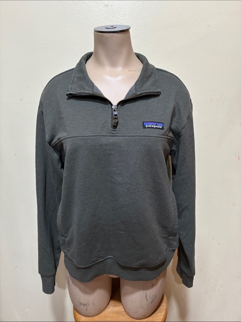 Patagonia Women's Dark Gray/green Quarter-Zip Pullover